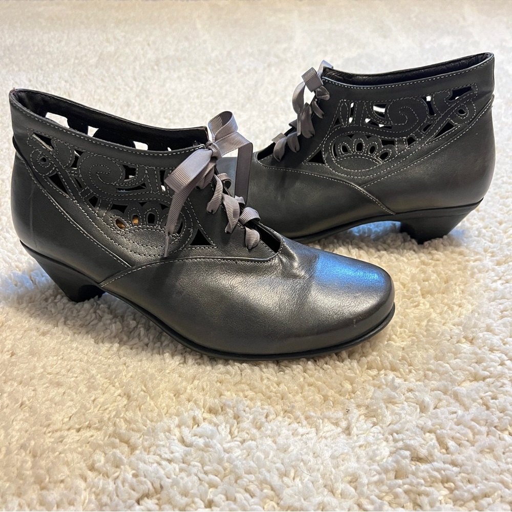 Naot Daring Madre Gray Leather Ankle Booties Boots Cutout Ribbon Laces 39 8-8.5